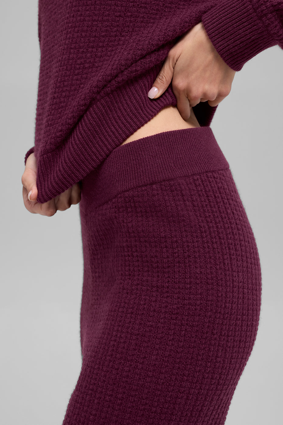 Alo Yoga Cashmere High-Waist Plush Waffle Pant - Burgundy