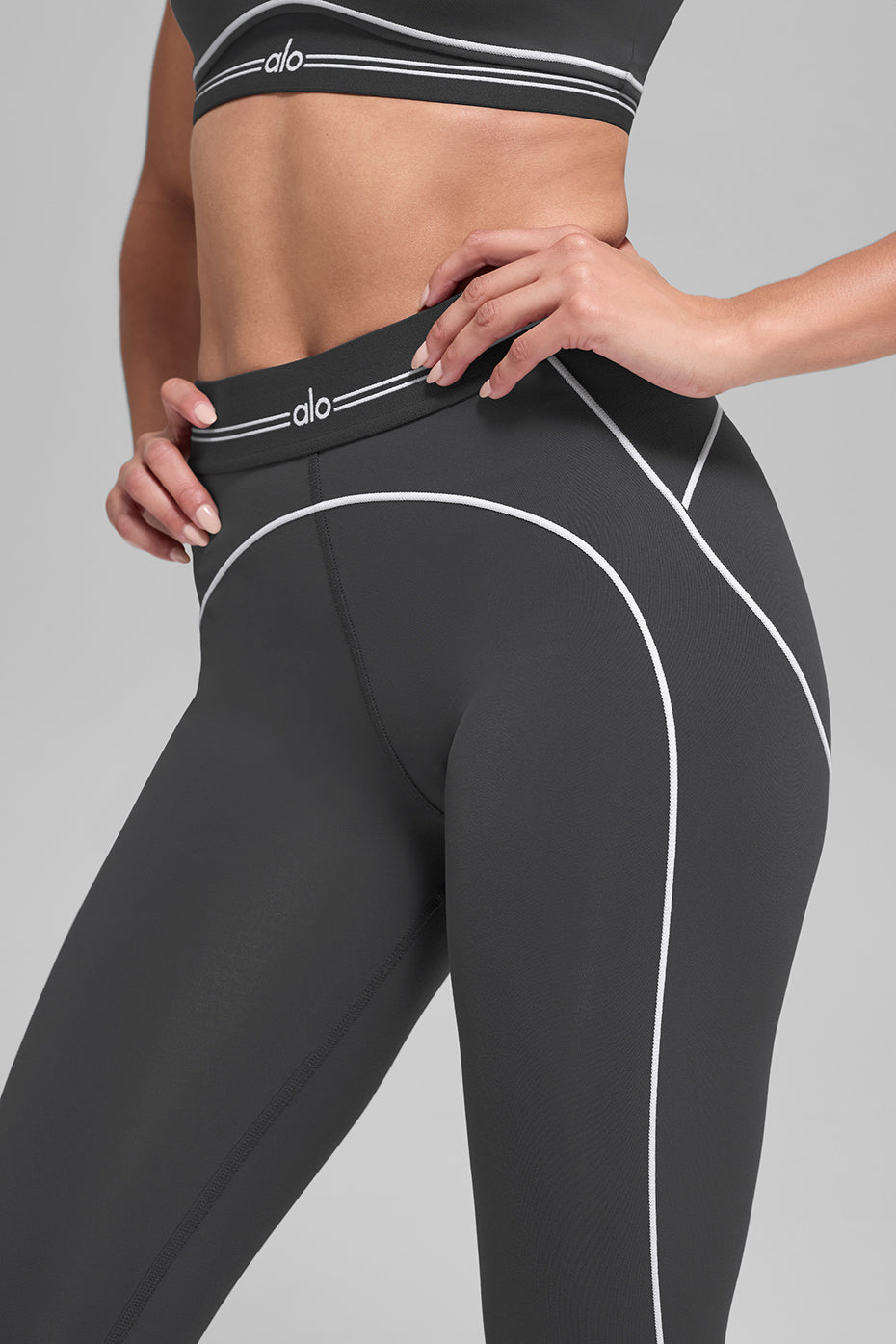 Alo Yoga Airbrush High-Waist Heart Throb Legging - Anthracite/White
