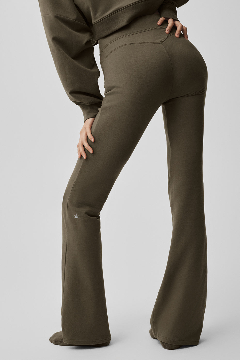 Alo Yoga Sway Bootcut Sweatpant - Olive Tree