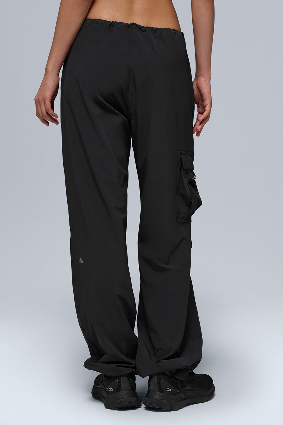 Alo Yoga Low Rise Megastar Cargo Pant - Black