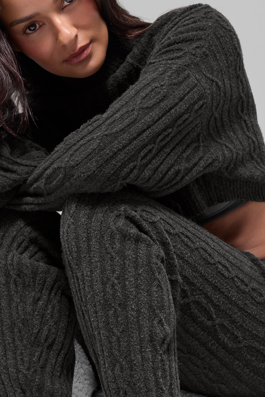 Alo Yoga Cable Knit Winter Bliss Pant - Dark Heather Grey