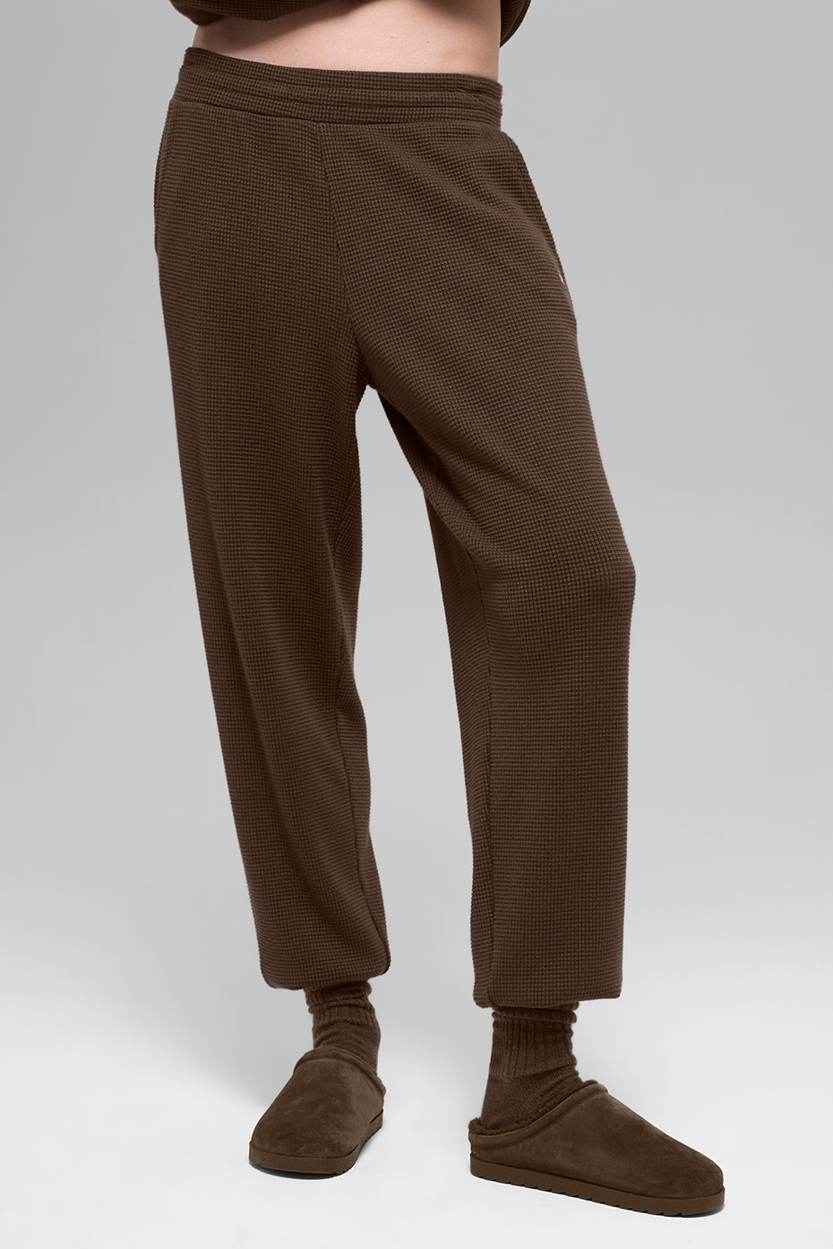 Alo Yoga Waffle Weekend Escape Jogger - Espresso