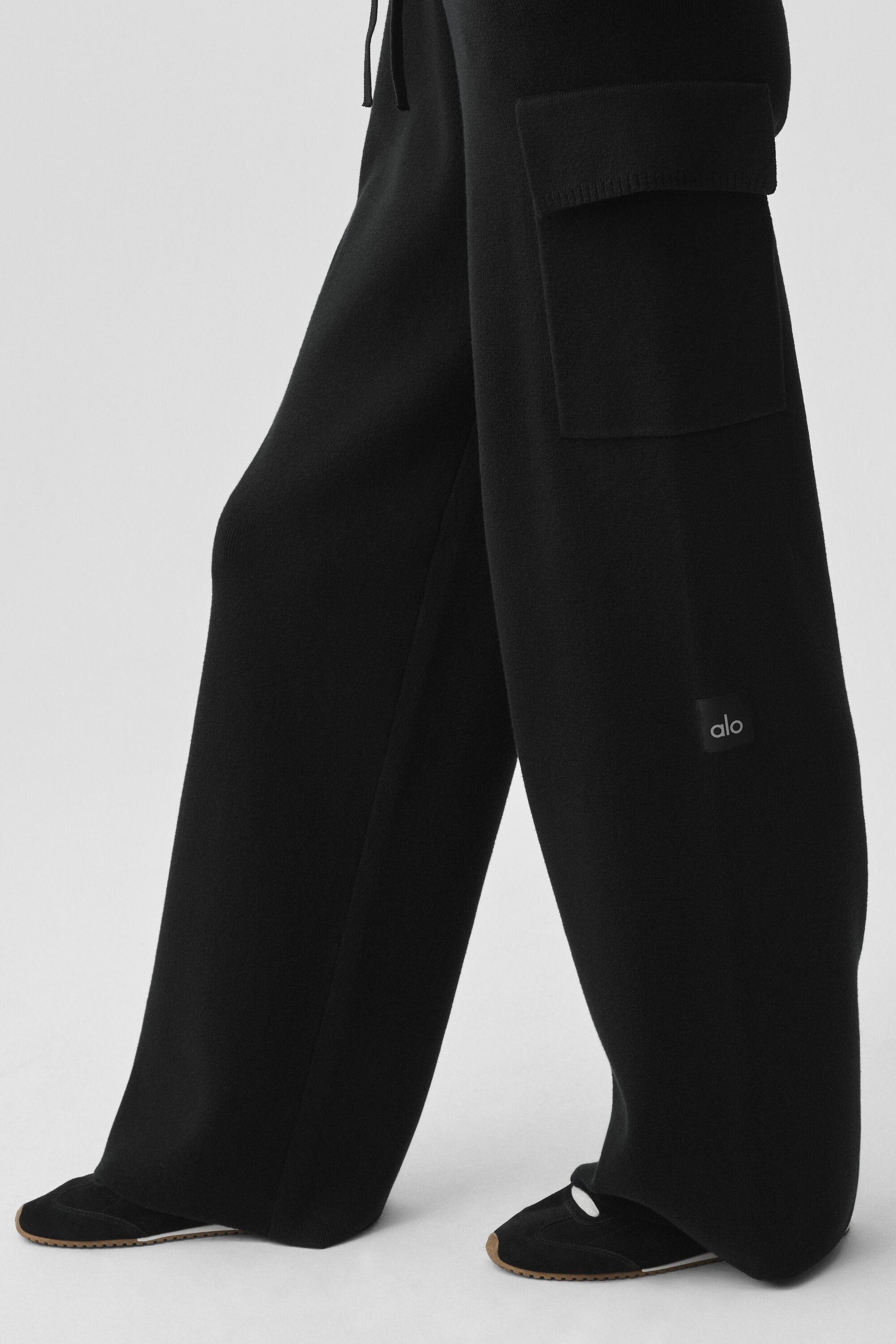 Alo Yoga Scholar Knit High-Waist Cargo Pant - Black