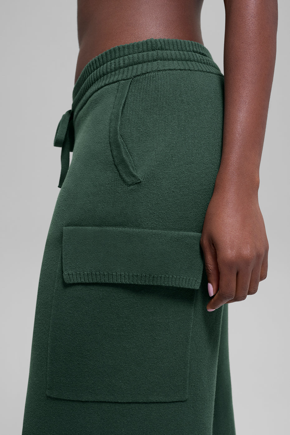 Alo Yoga Scholar Knit High-Waist Cargo Pant - Clover Green