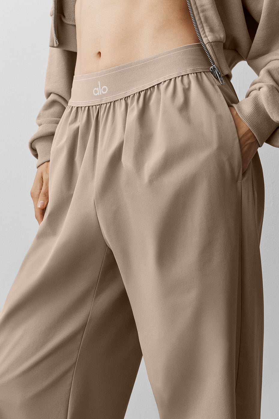 Alo Yoga Suit Up Trouser (Regular) - Gravel