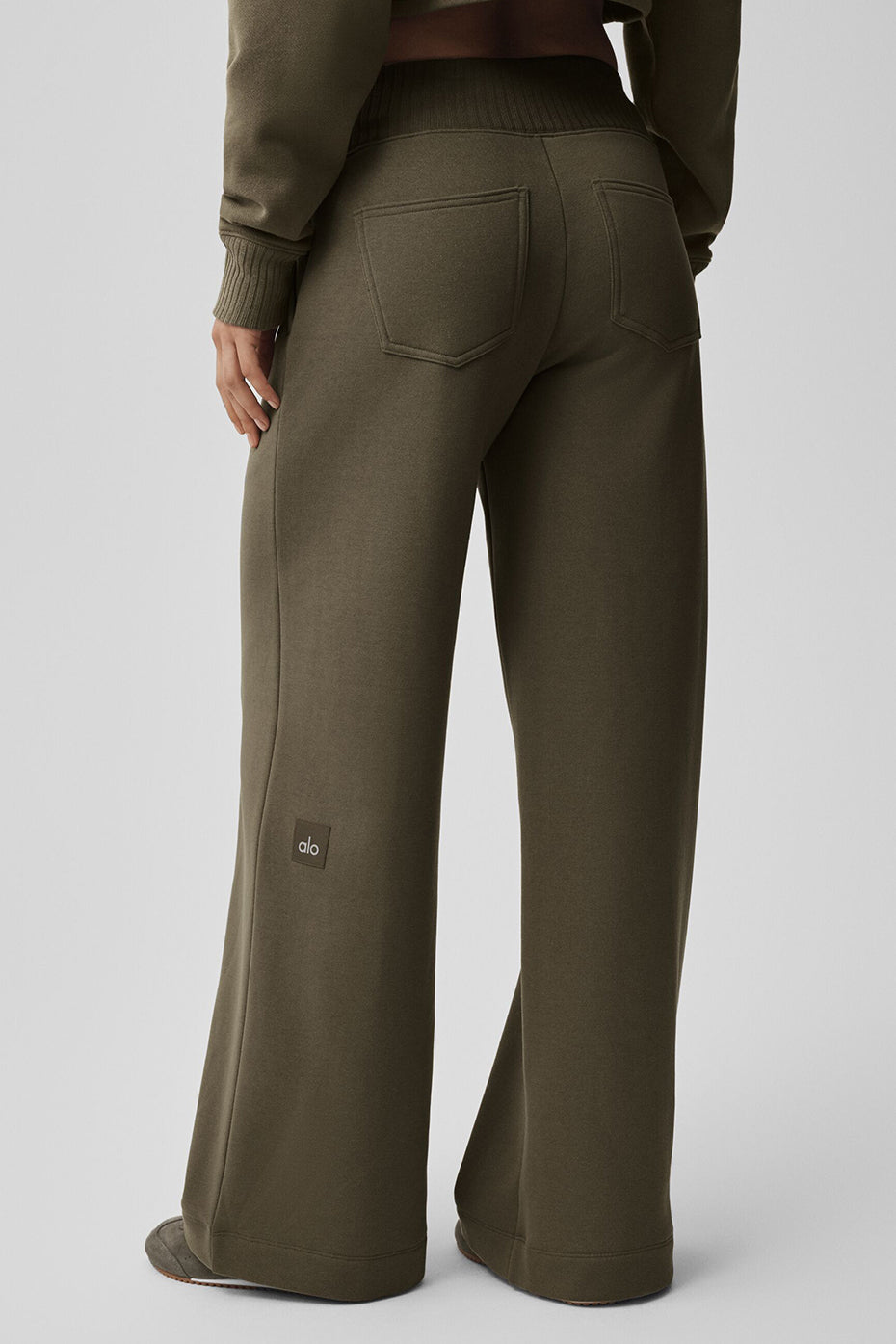 Alo Yoga Serenity Wide Leg Sweatpant - Olive Tree