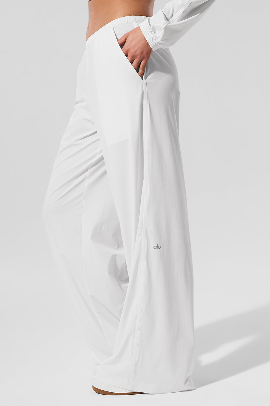 Alo Yoga Breezy Wide Leg Pant (Long) - White