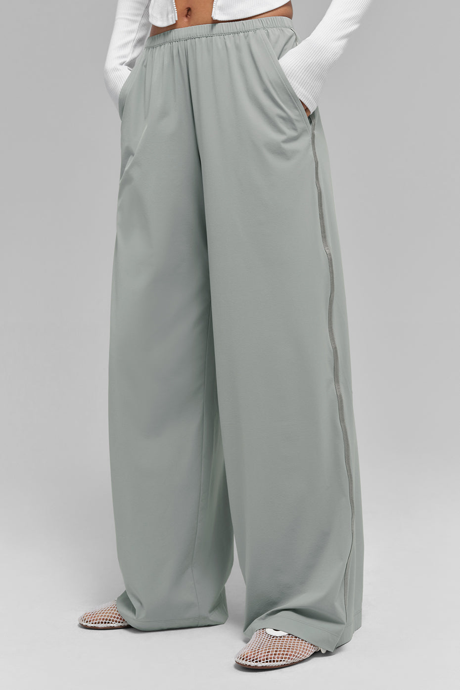 Alo Yoga Breezy Wide Leg Pant (Long) - Lunar Grey
