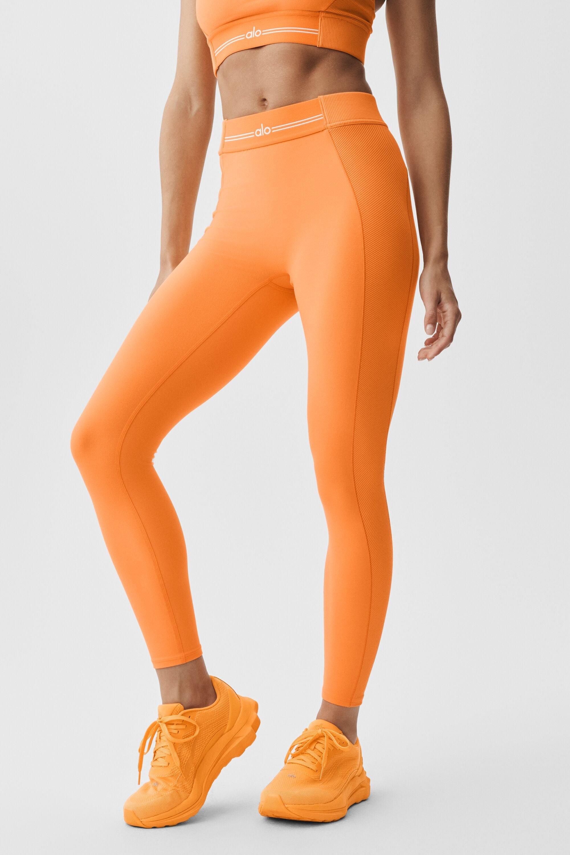 Alo Yoga Alosoft High-Waist 7/8 Relay Legging - Satsuma Breeze/White