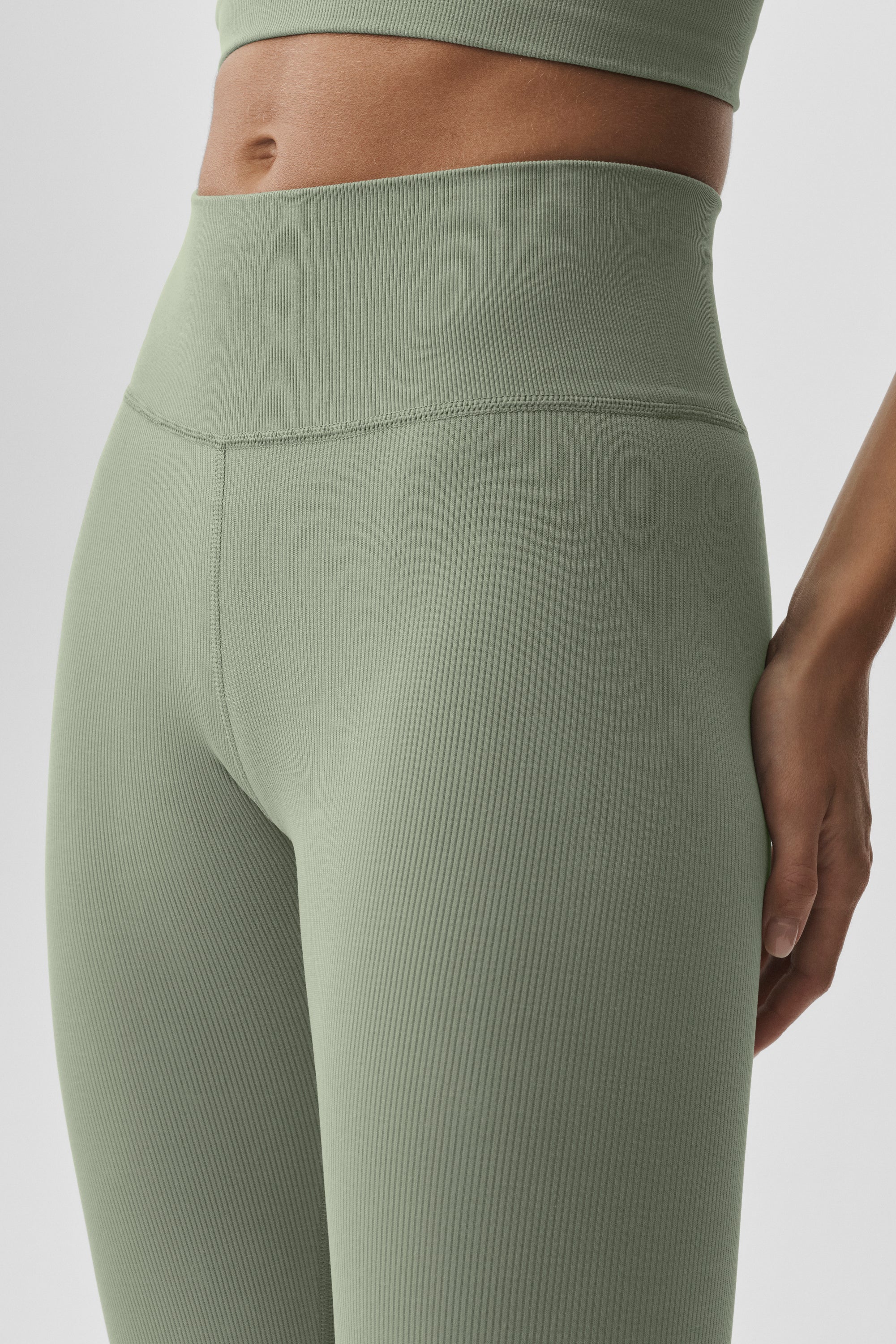 Alo Yoga Seamless Modal Ribbed High-Waist 7/8 Legging - Dune Grass