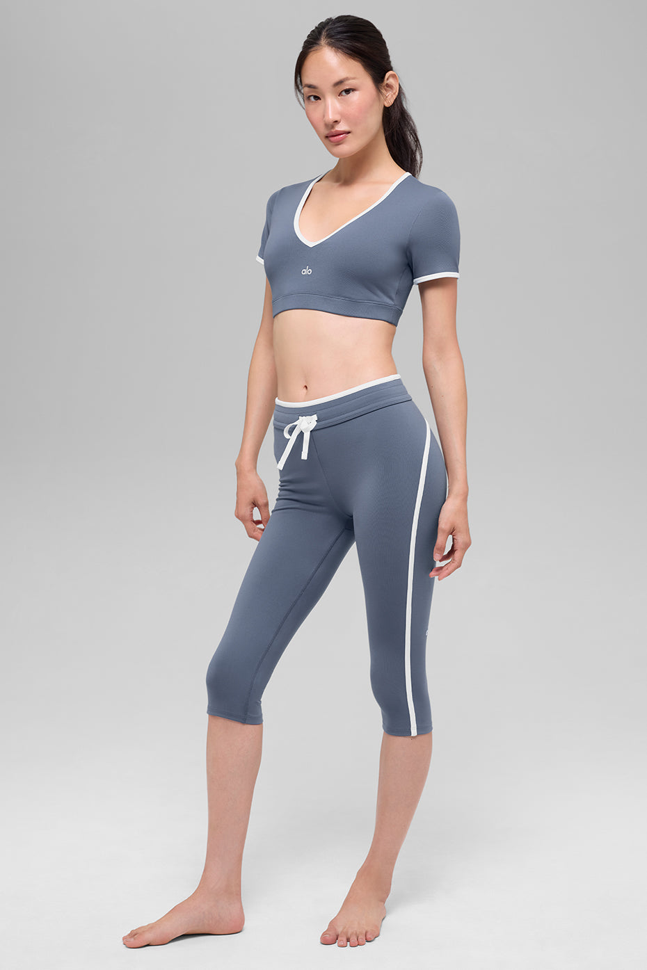 Alo Yoga Airbrush High-Waist Race Pace Capri - Bluestone/White