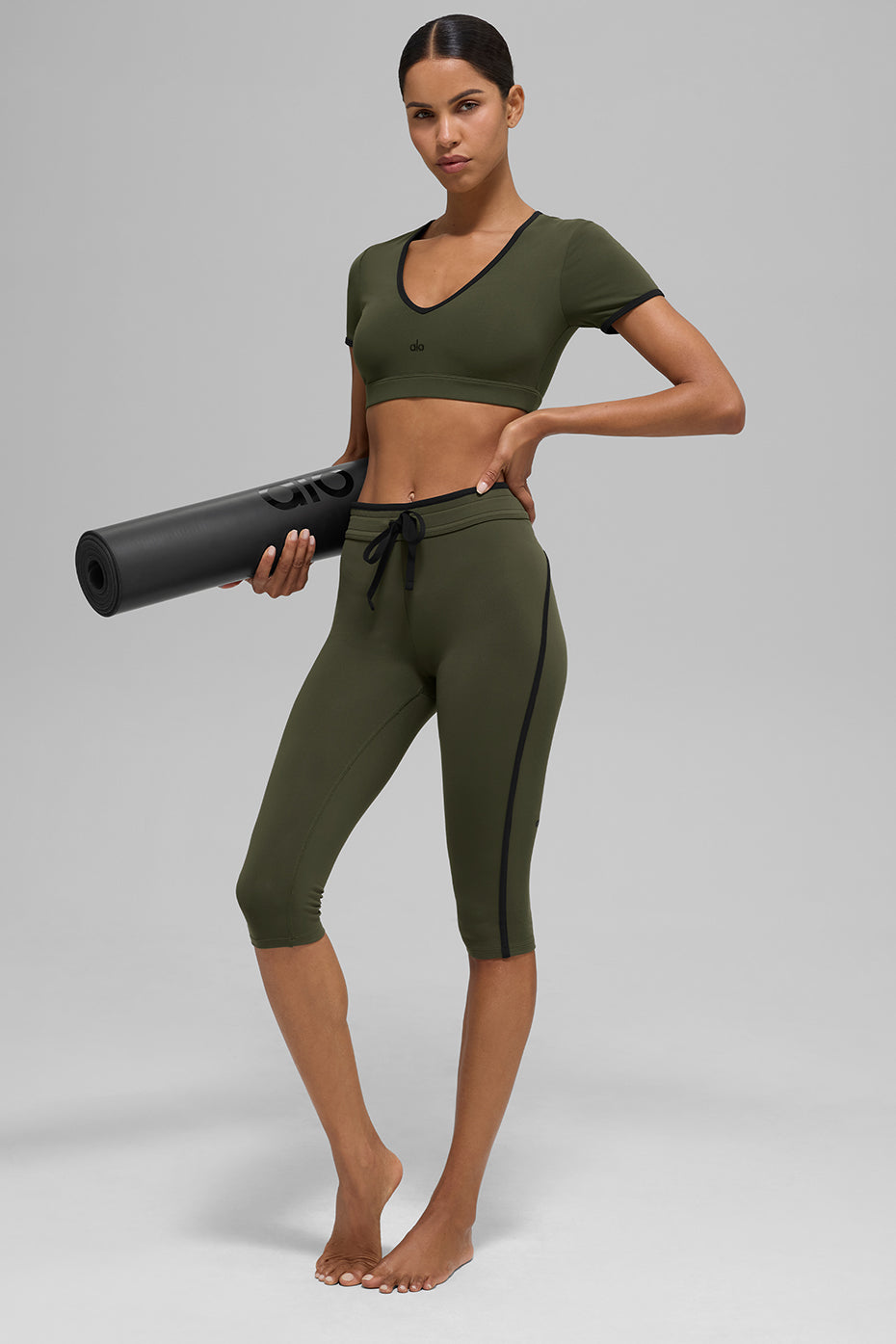 Alo Yoga Airbrush High-Waist Race Pace Capri - Green Olive/Black