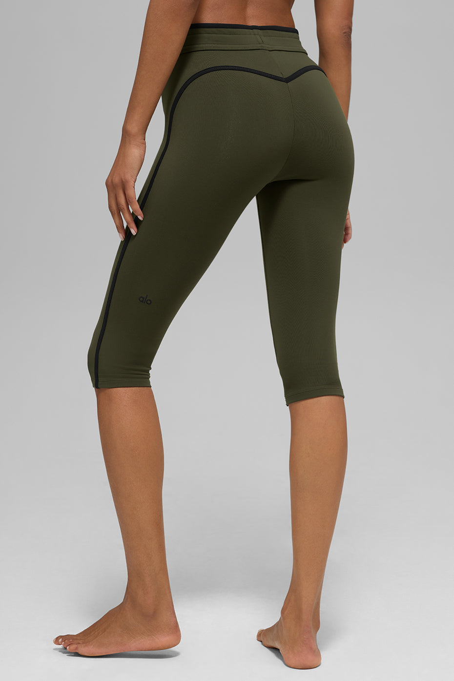 Alo Yoga Airbrush High-Waist Race Pace Capri - Green Olive/Black