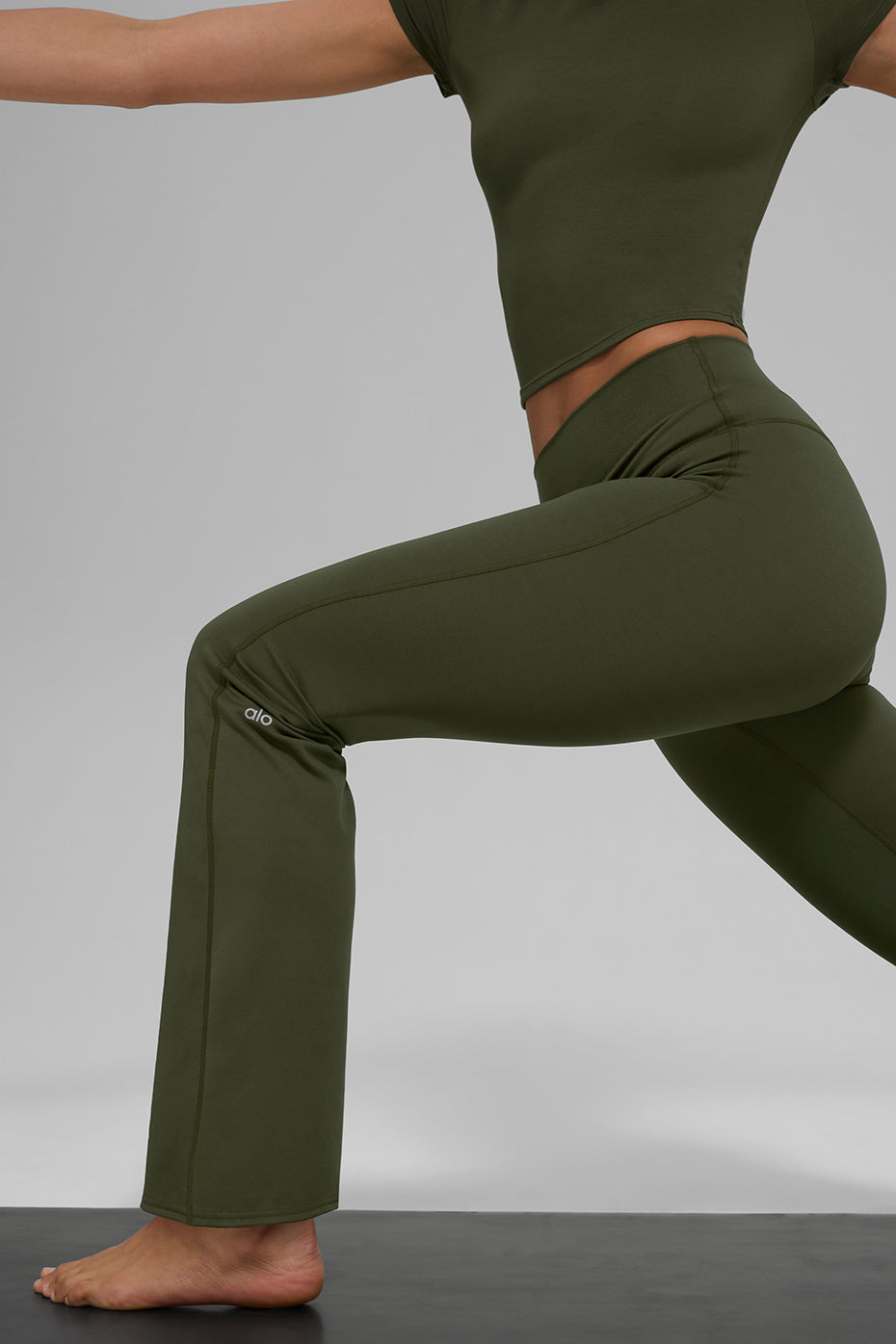 Alo Yoga ALO Softsculpt High-Waist Bootcut Legging (Short) - Green Olive