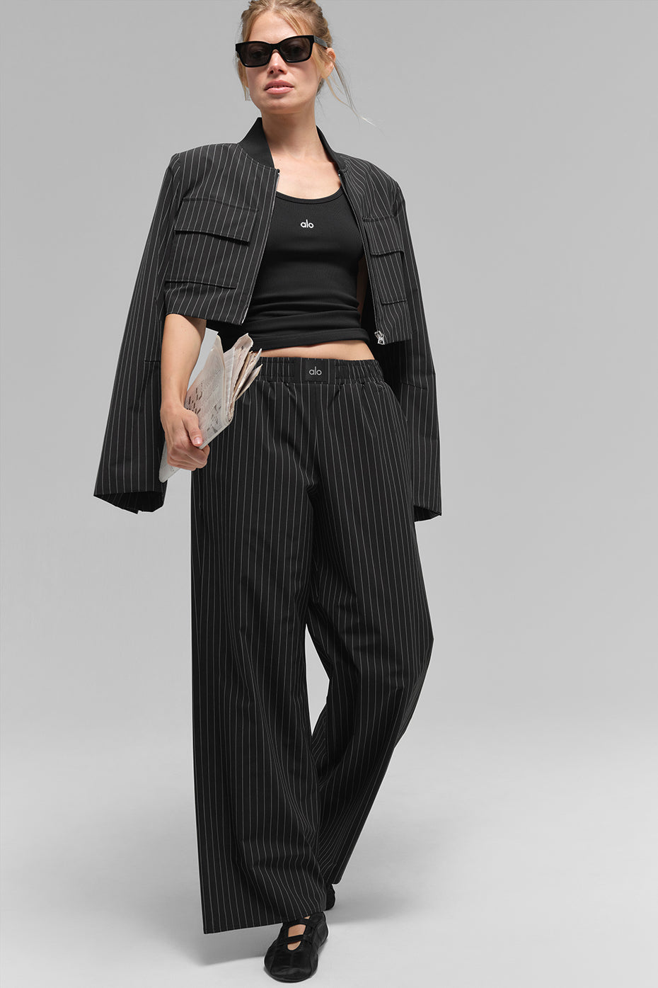 Alo Yoga Pinstripe Daylight Boxer Pant (Regular) - Black/Titanium
