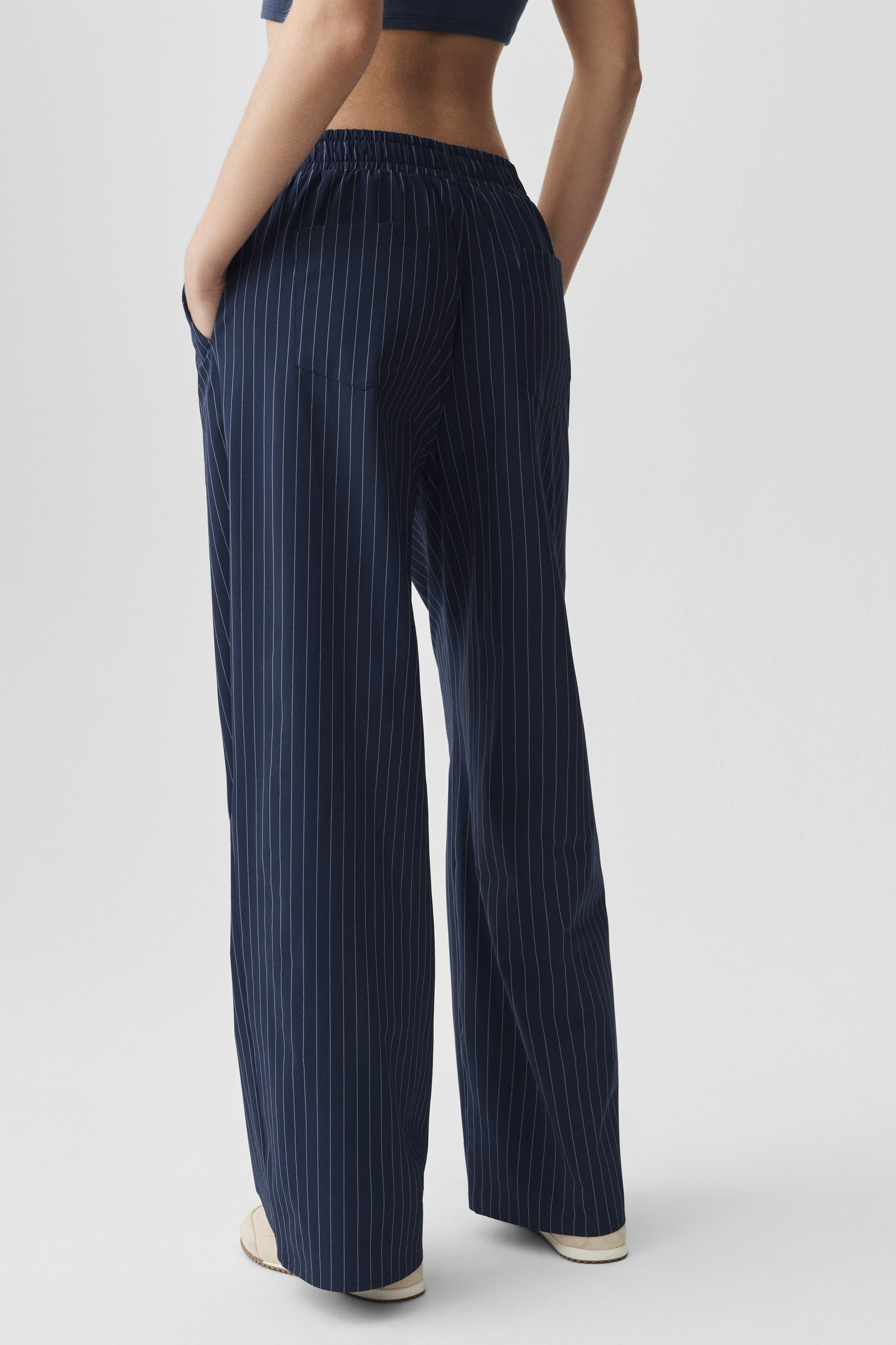 Alo Yoga Pinstripe Daylight Boxer Pant (Regular) - Navy/Ivory