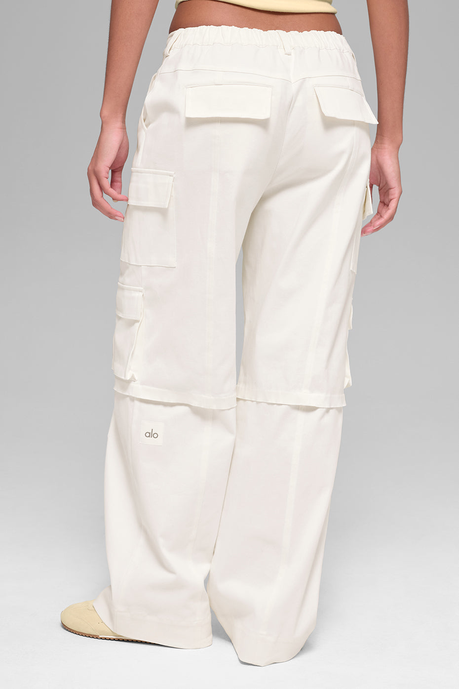 Alo Yoga Mid-Rise Scout Cargo Pant - Ivory