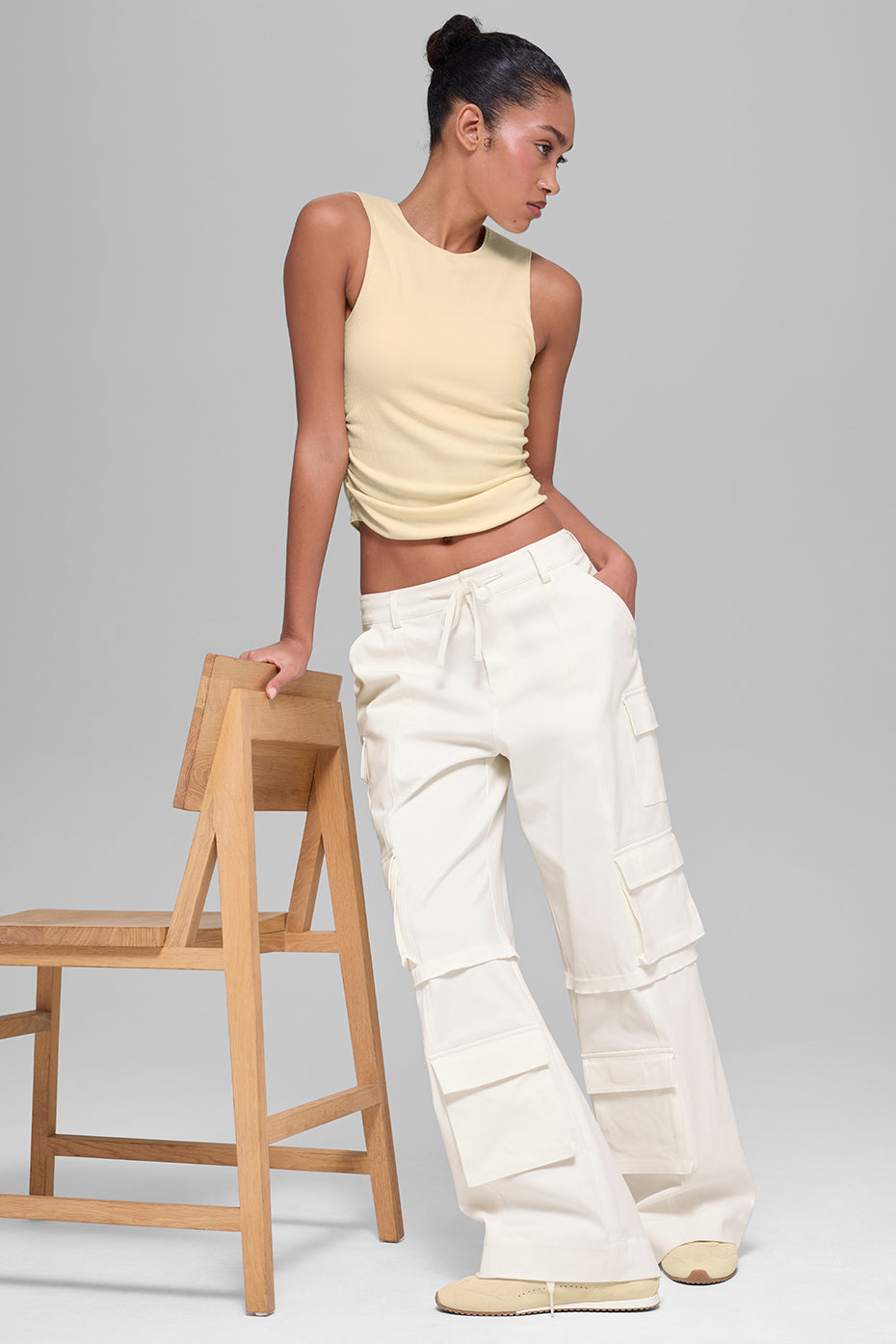 Alo Yoga Mid-Rise Scout Cargo Pant - Ivory