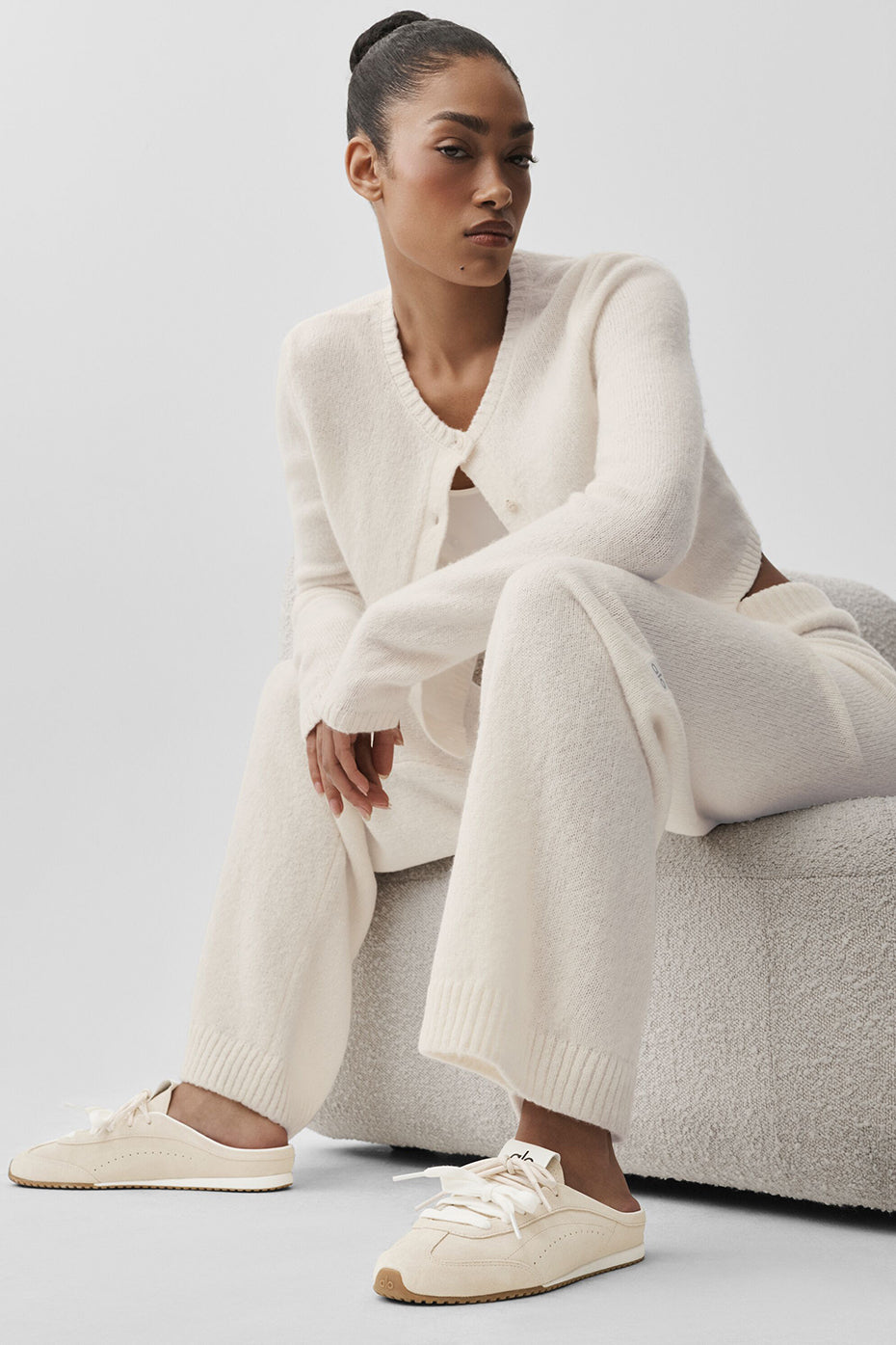 Alo Yoga Wool Cashmere High-Waist New Class Wide Leg Pant - Ivory