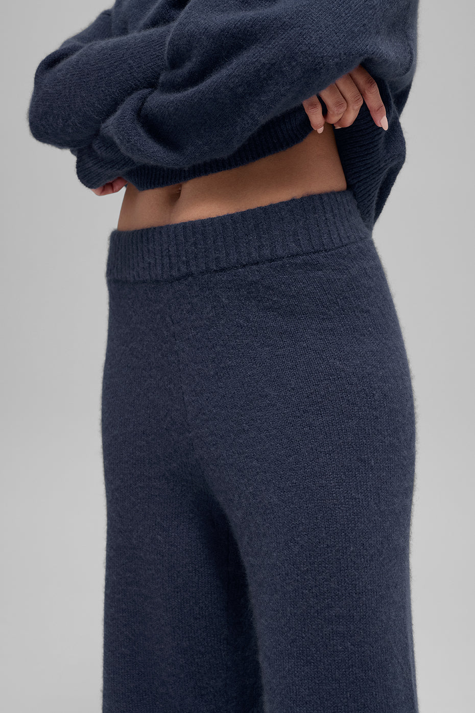 Alo Yoga Wool Cashmere High-Waist New Class Wide Leg Pant - Navy