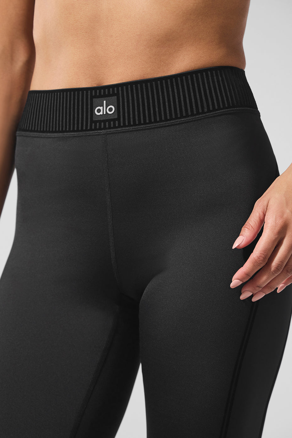 Alo Yoga Airlift High-Waist Line Up Capri - Black
