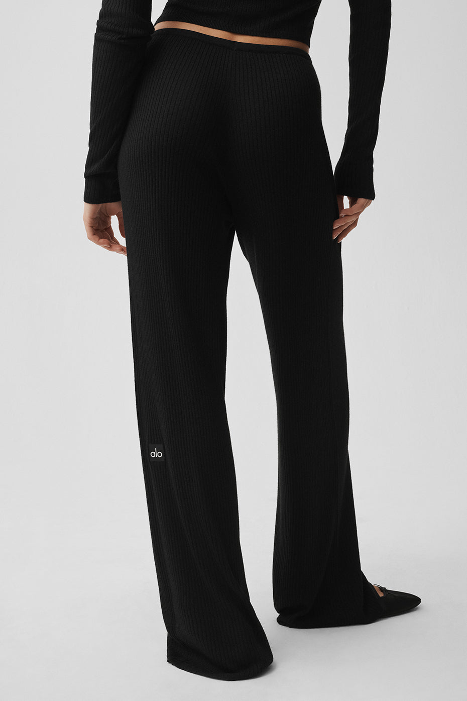 Alo Yoga Sweater Knit Mid-Rise Unwind Wide Leg Pant - Black