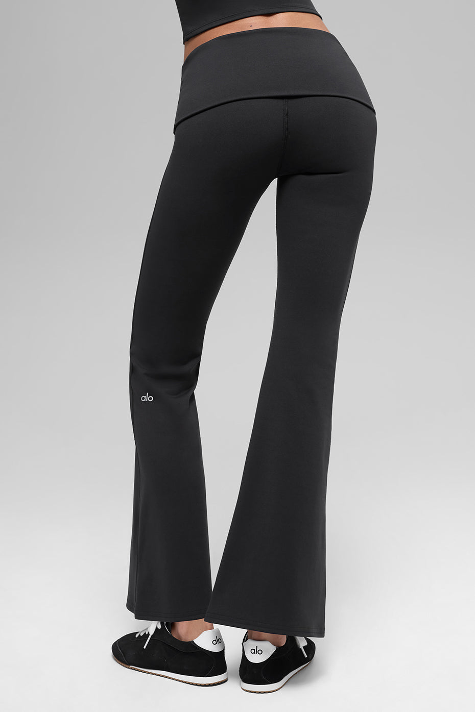 Alo Yoga ALO Softsculpt Foldover Flare Legging (Short) - Black