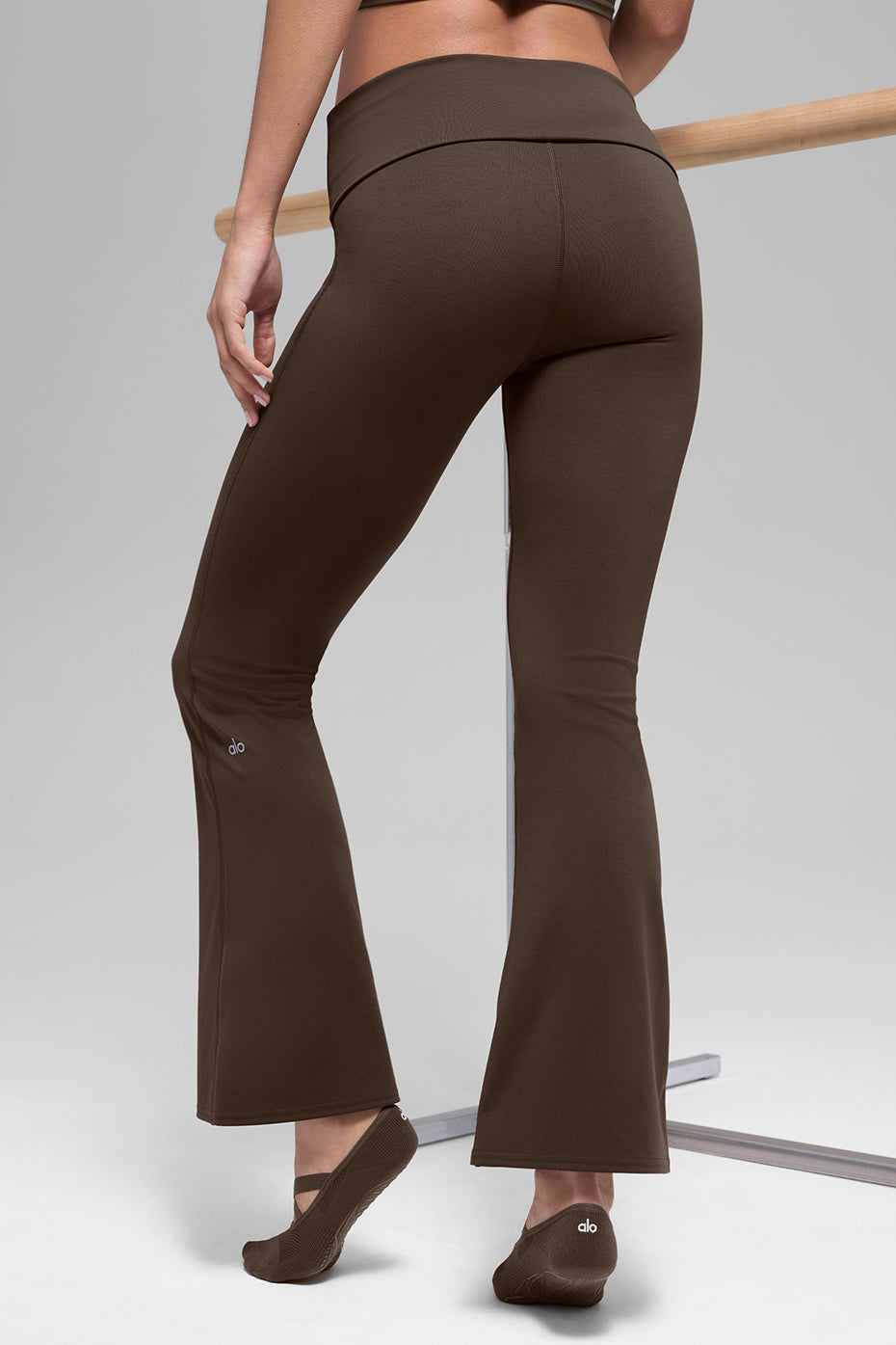 Alo Yoga ALO Softsculpt Foldover Flare Legging (Short) - Espresso