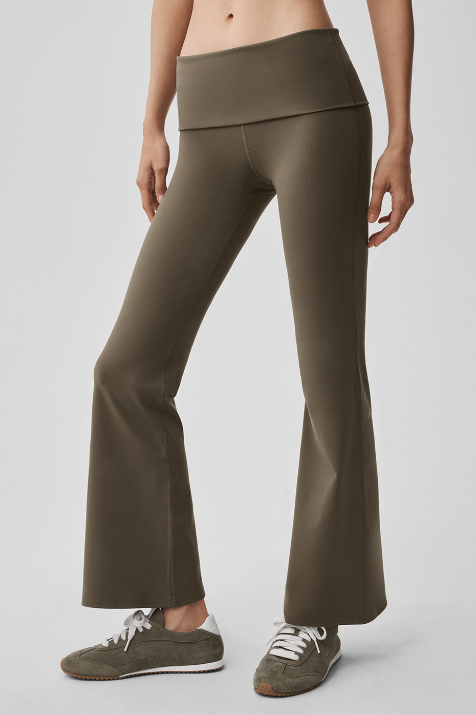 Alo Yoga ALO Softsculpt Foldover Flare Legging (Short) - Olive Tree