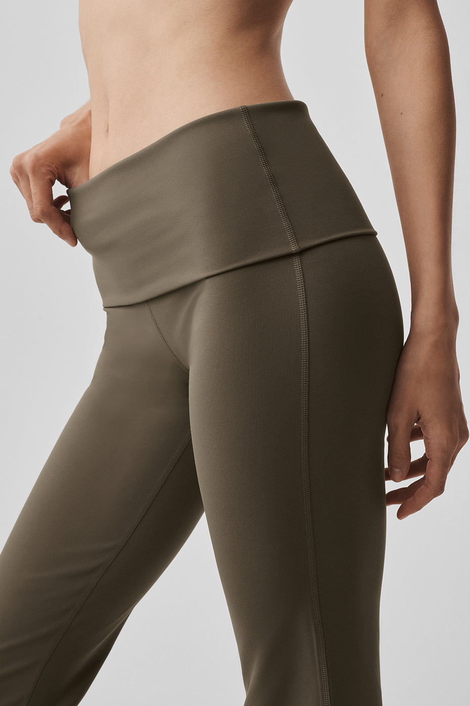 Alo Yoga ALO Softsculpt Foldover Flare Legging (Short) - Olive Tree