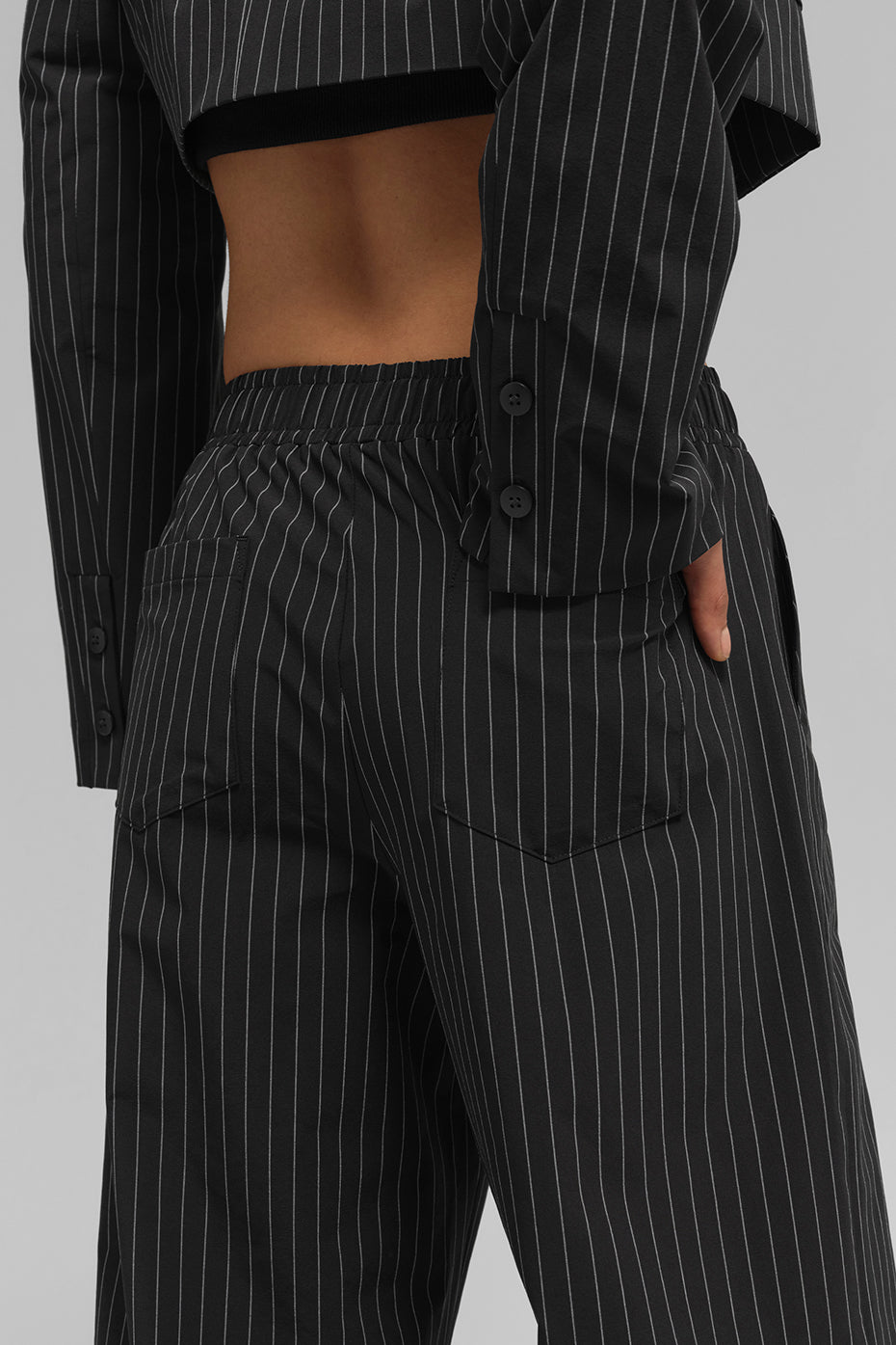 Alo Yoga Pinstripe Daylight Boxer Pant (Long) - Black/Titanium