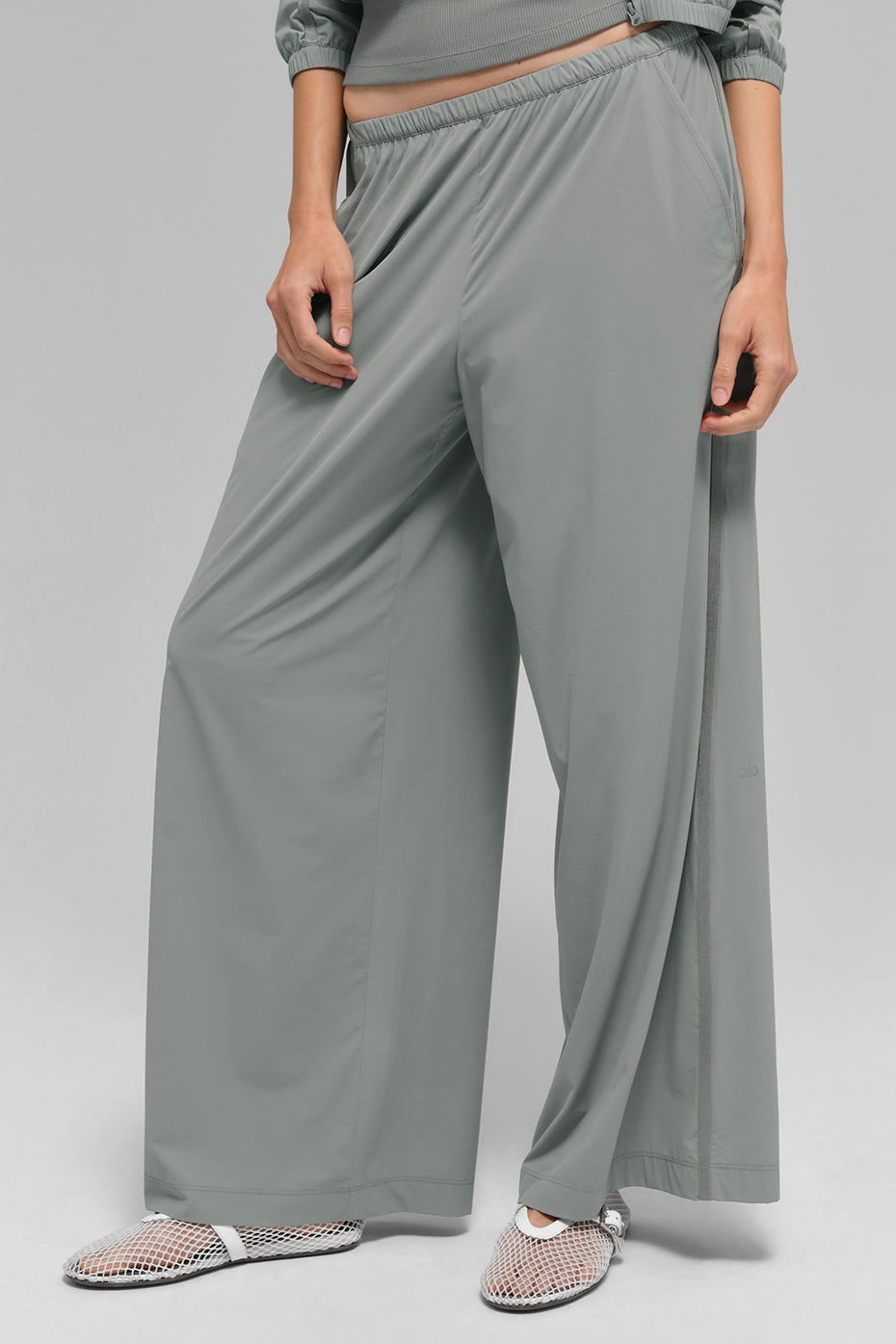 Alo Yoga Breezy Wide Leg Pant (Regular) - Lunar Grey