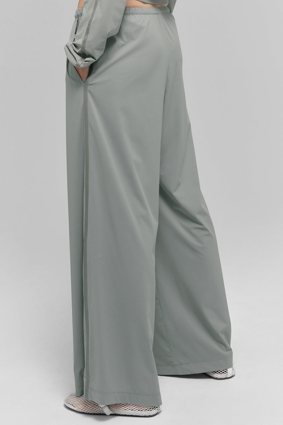 Alo Yoga Breezy Wide Leg Pant (Regular) - Lunar Grey