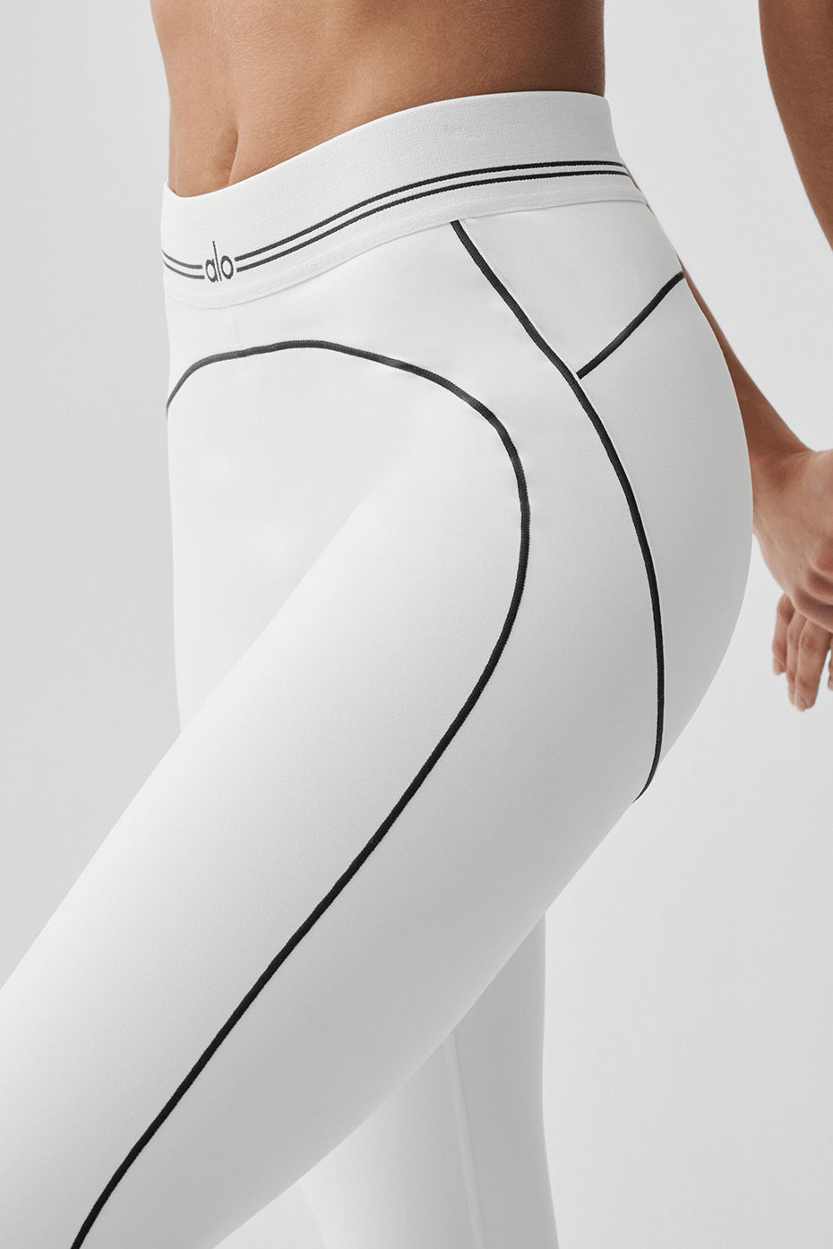 Alo Yoga Airbrush High-Waist 7/8 Heart Throb Legging - White/Black