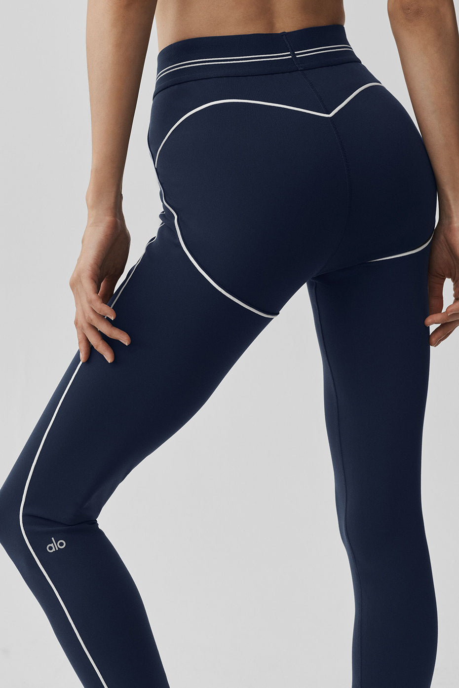 Alo Yoga Airbrush High-Waist 7/8 Heart Throb Legging - Navy/White