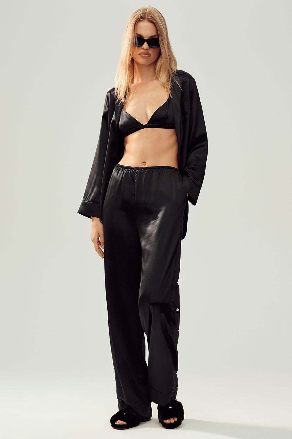 Alo Yoga Silk Luminous Pant (Regular) - Black