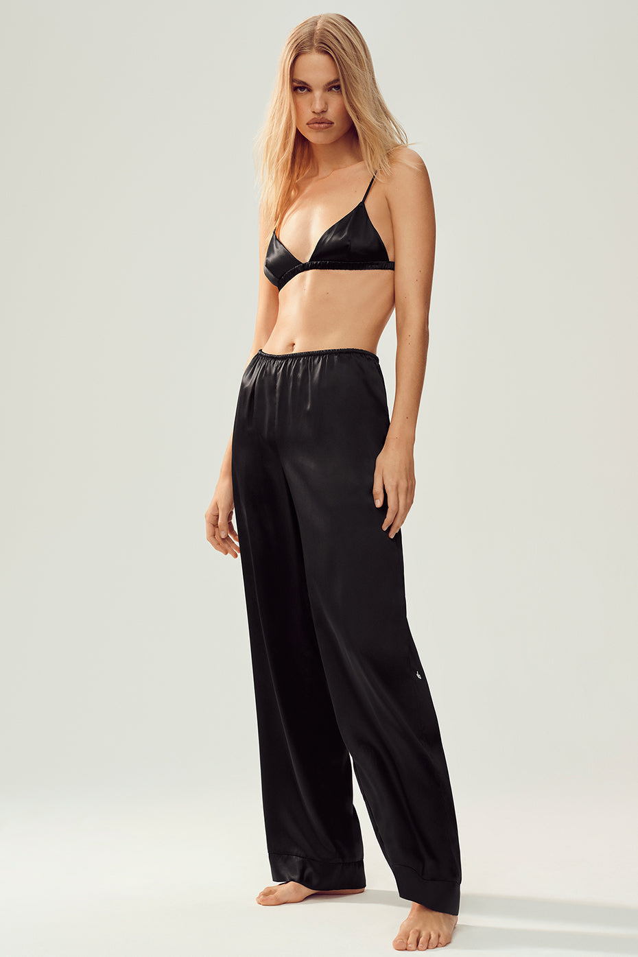 Alo Yoga Silk Luminous Pant (Regular) - Black
