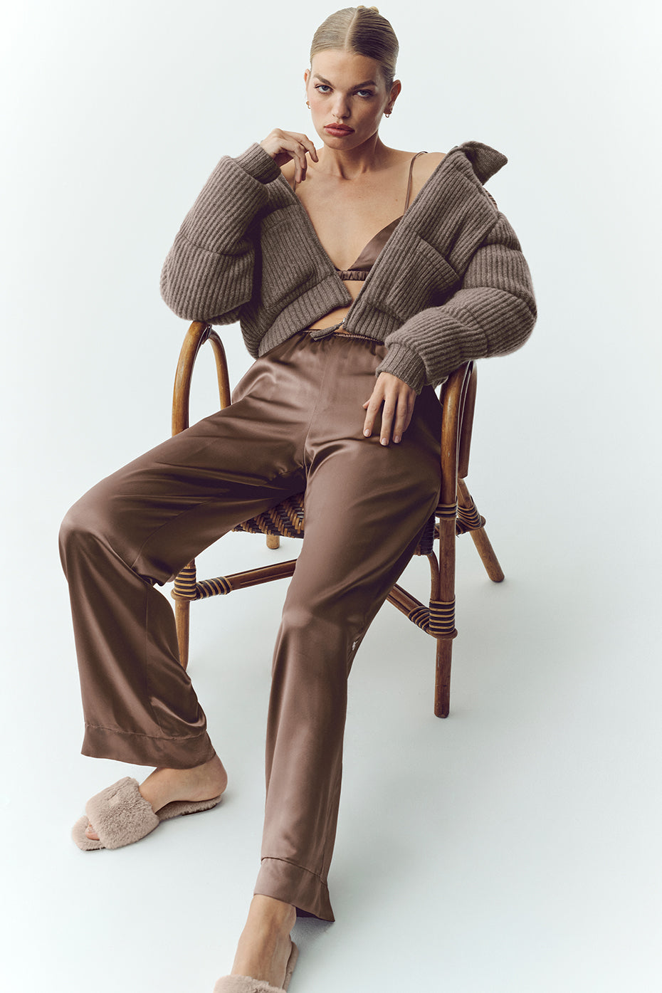 Alo Yoga Silk Luminous Pant (Regular) - Alpine Cocoa