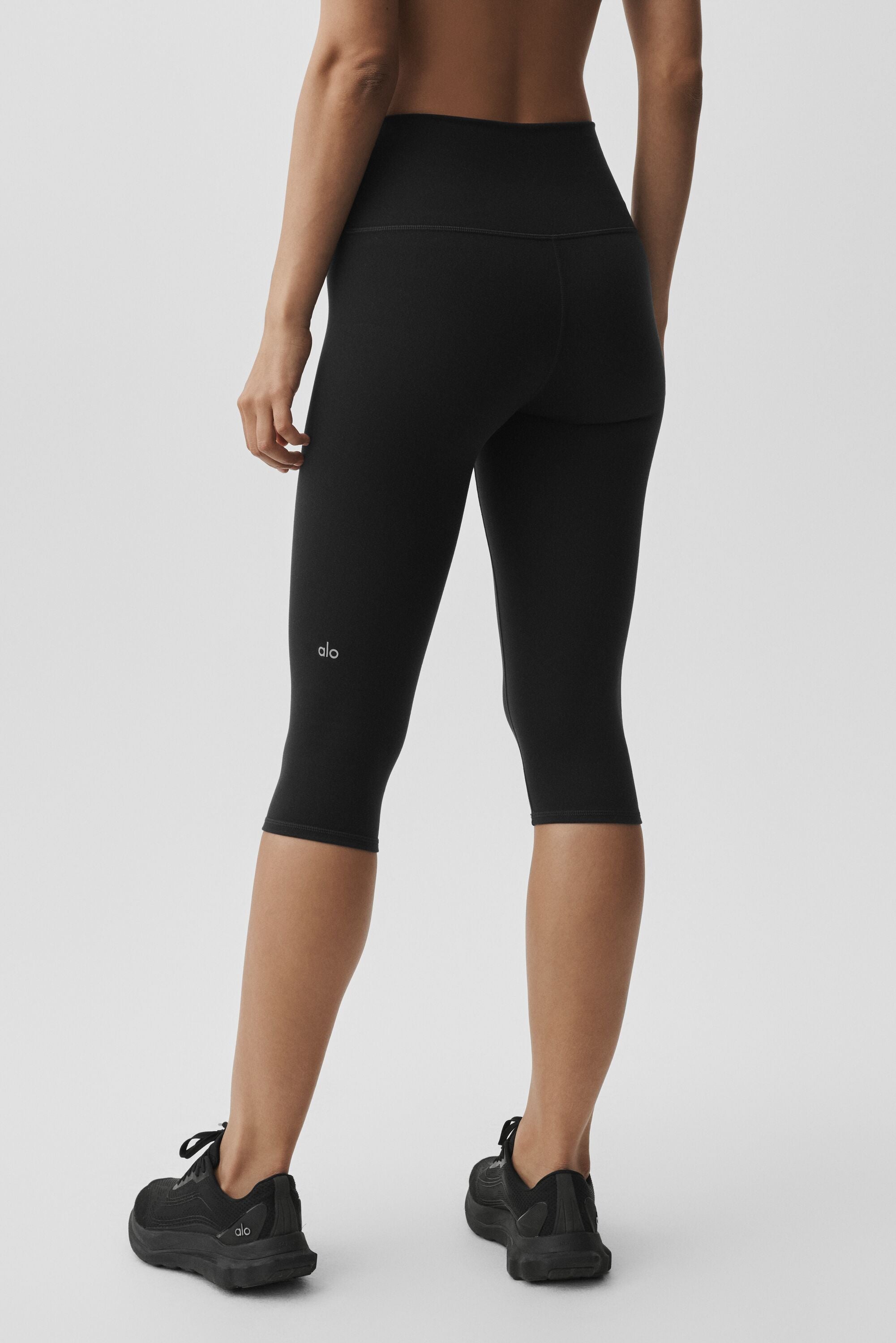 Alo Yoga 16" High-Waist Airbrush Capri - Black