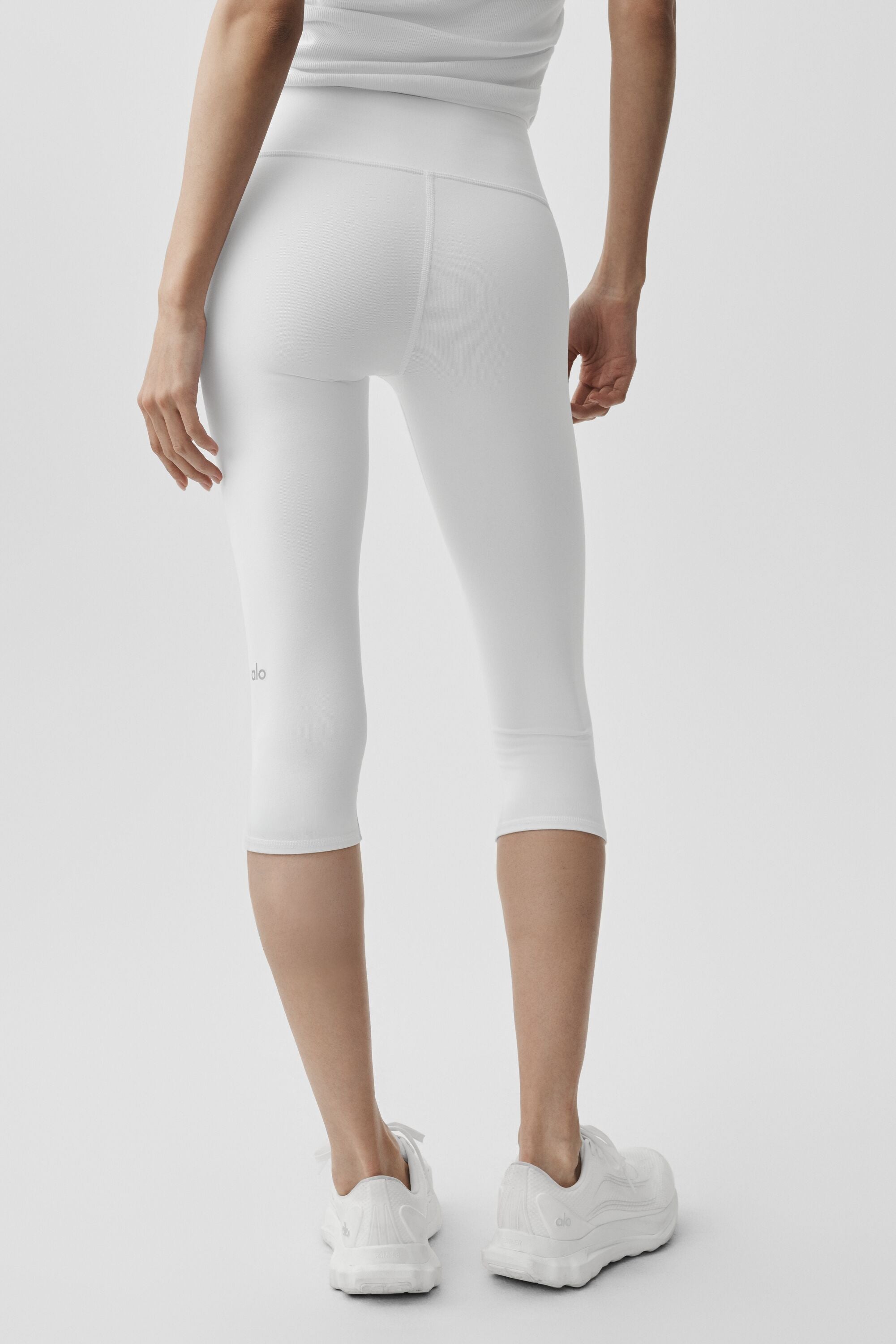 Alo Yoga 16" High-Waist Airbrush Capri - White
