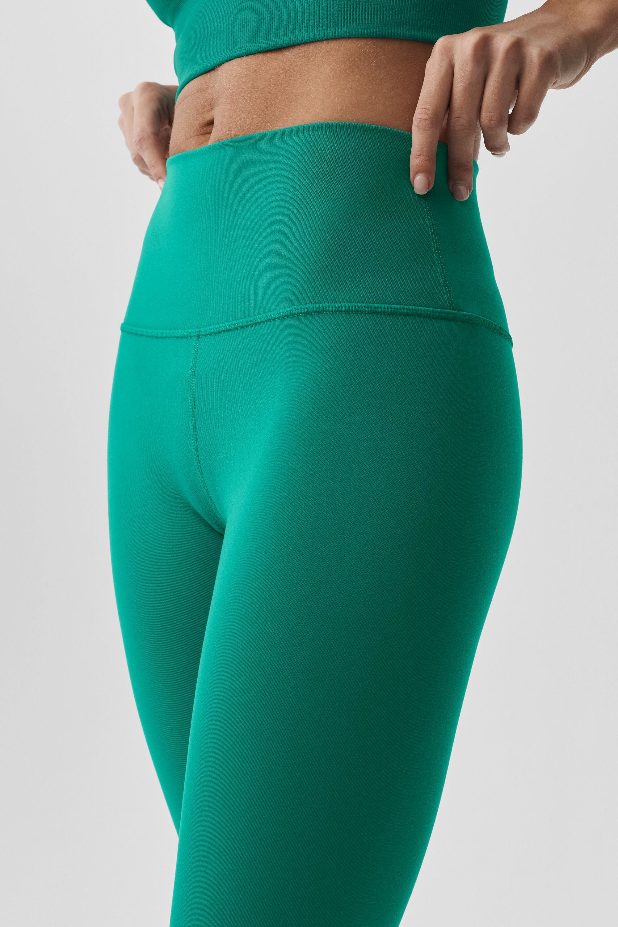 Alo Yoga 16" High-Waist Airbrush Capri - Emerald Isle