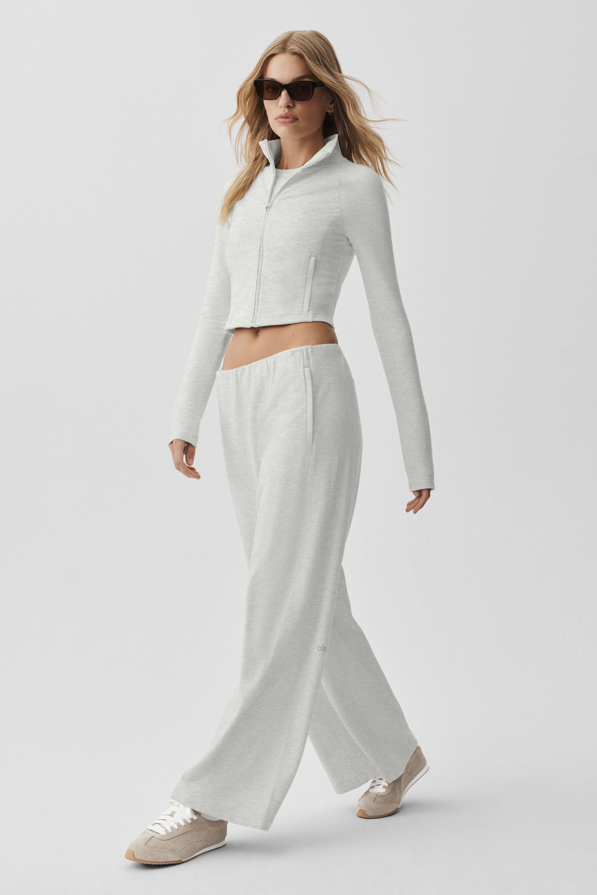 Alo Yoga Sway Mid-Rise On The Go Pant - White Heather