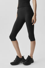 Alo Yoga Airlift High-Waist Sleek Capri - Black