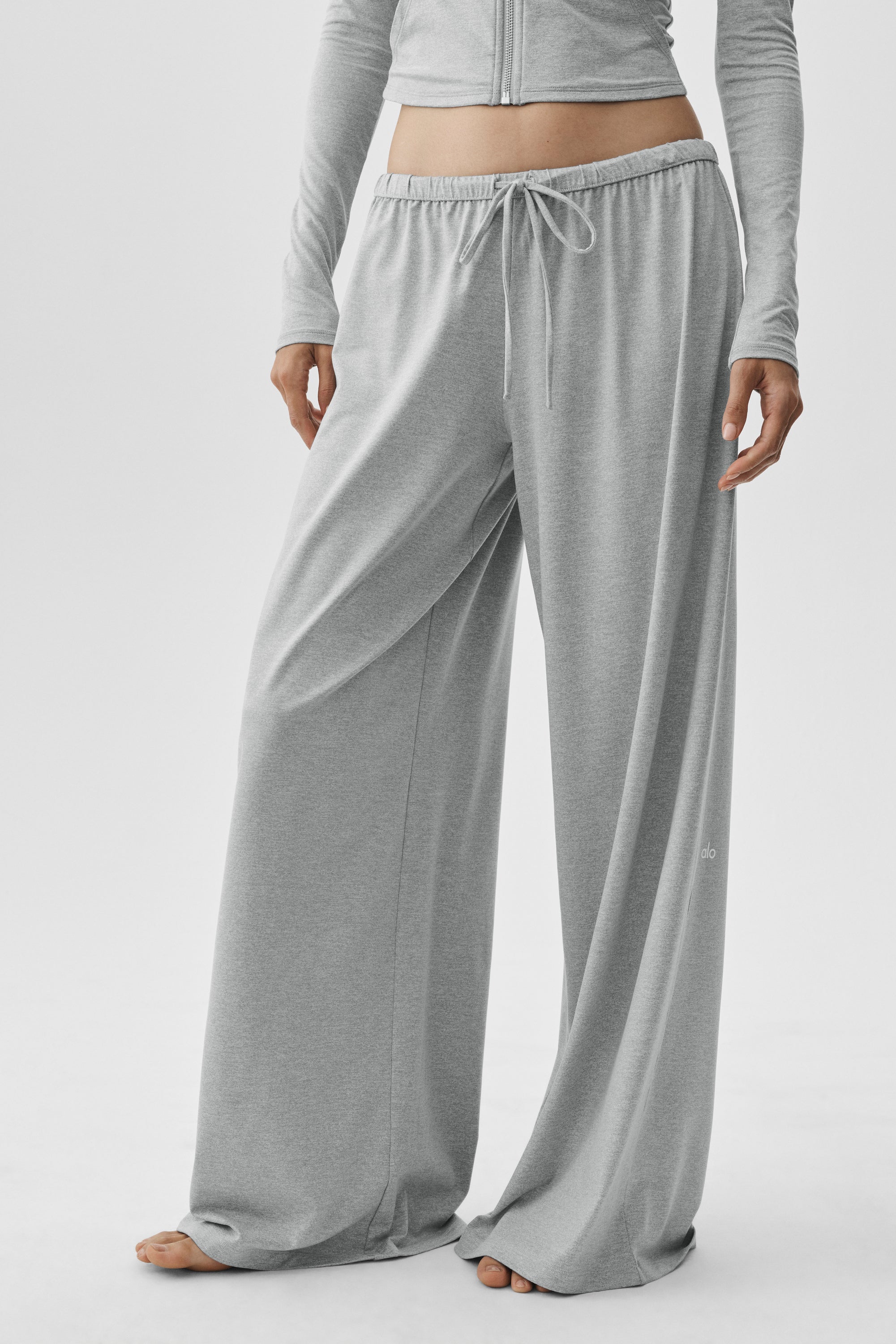 Alo Yoga Alosoft Mid-Rise Finesse Wide Leg Sweatpant - Vintage Athletic Heather