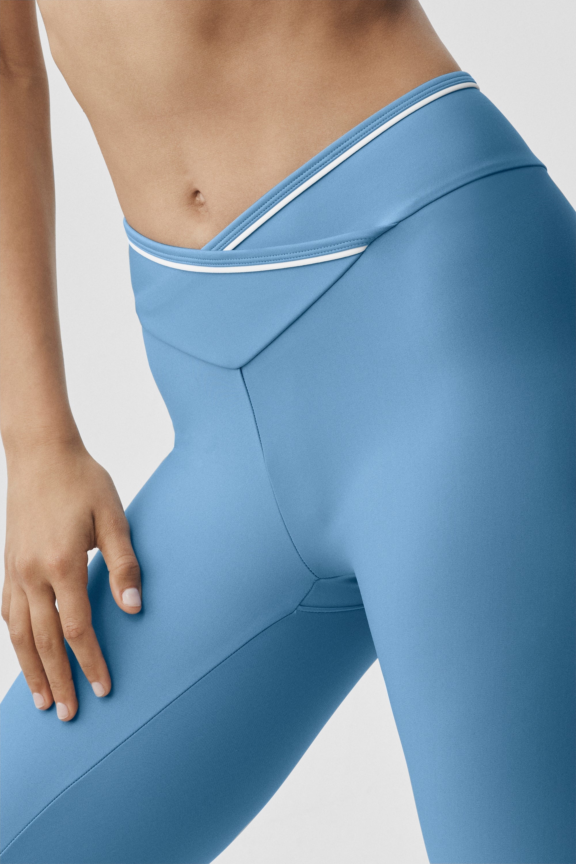 Alo Yoga Airlift High-Waist Trifecta Legging - California Blue/White