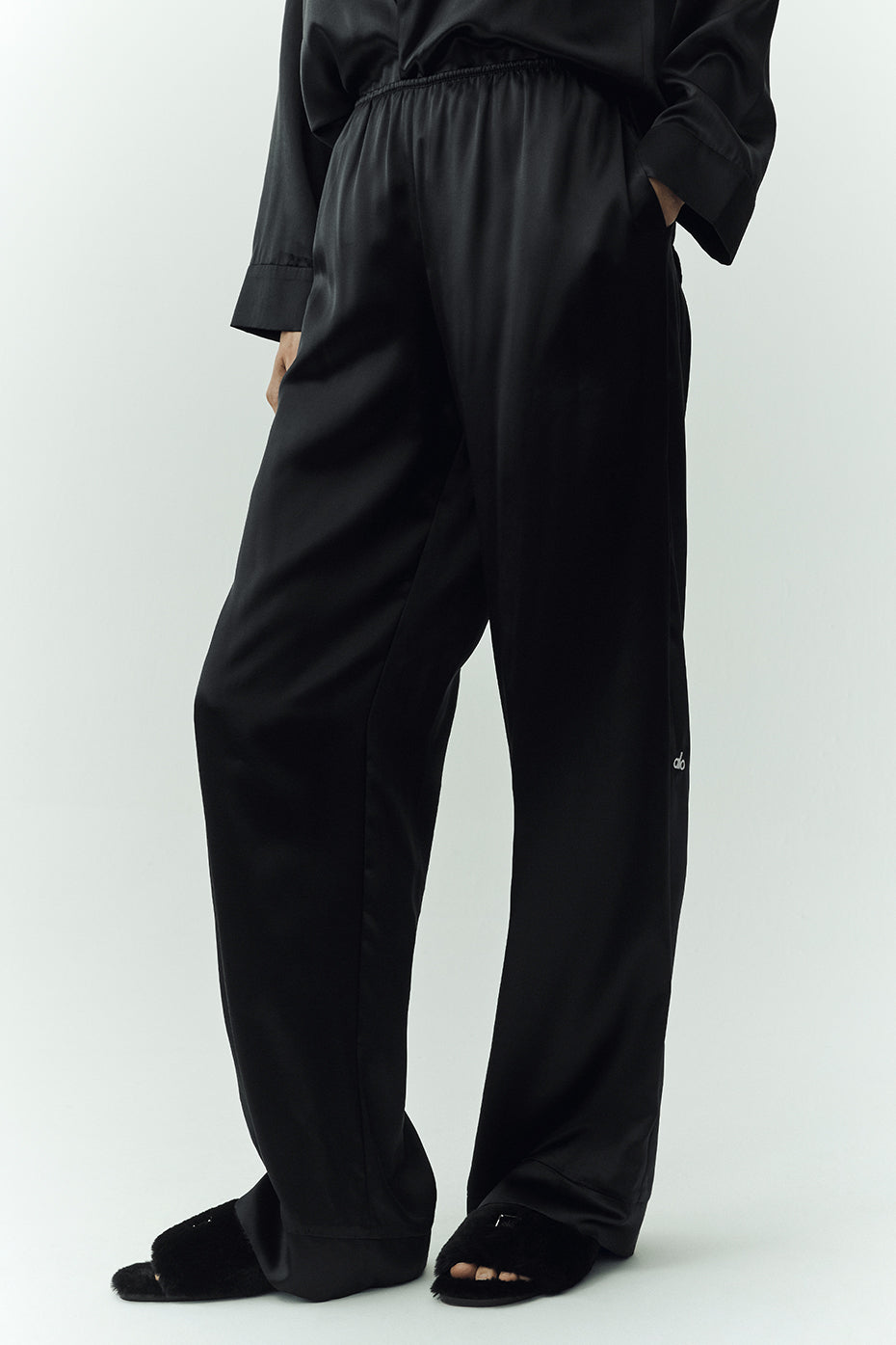 Alo Yoga Silk Luminous Pant (Long) - Black