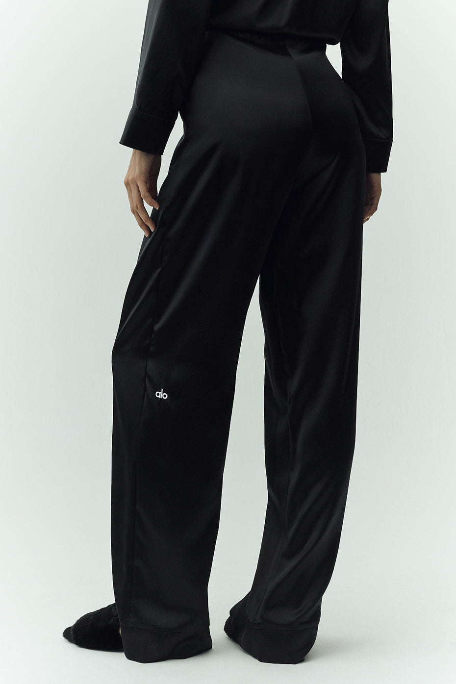Alo Yoga Silk Luminous Pant (Long) - Black