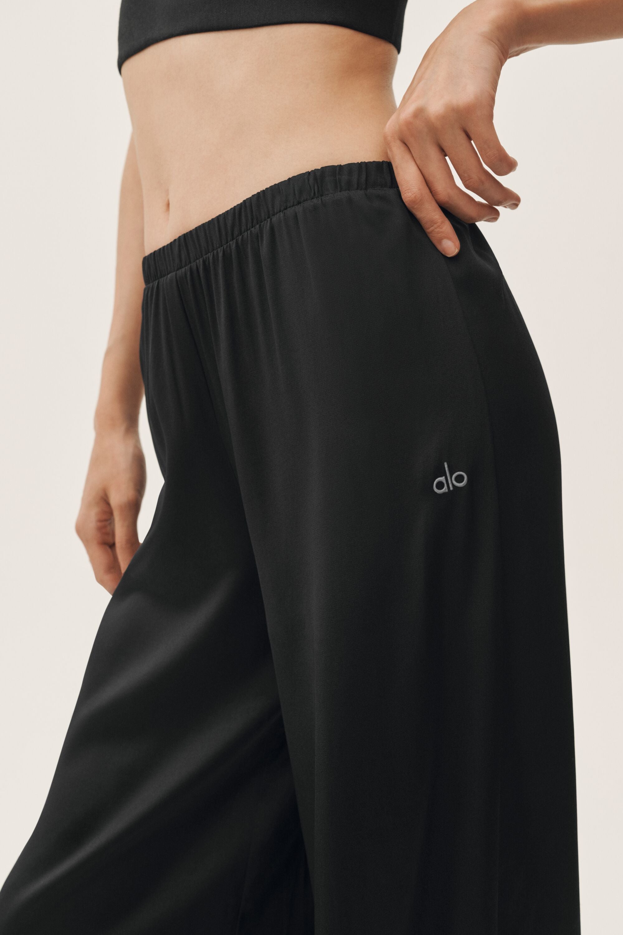 Alo Yoga Silk Blend High-Waist Radiance Pant - Black