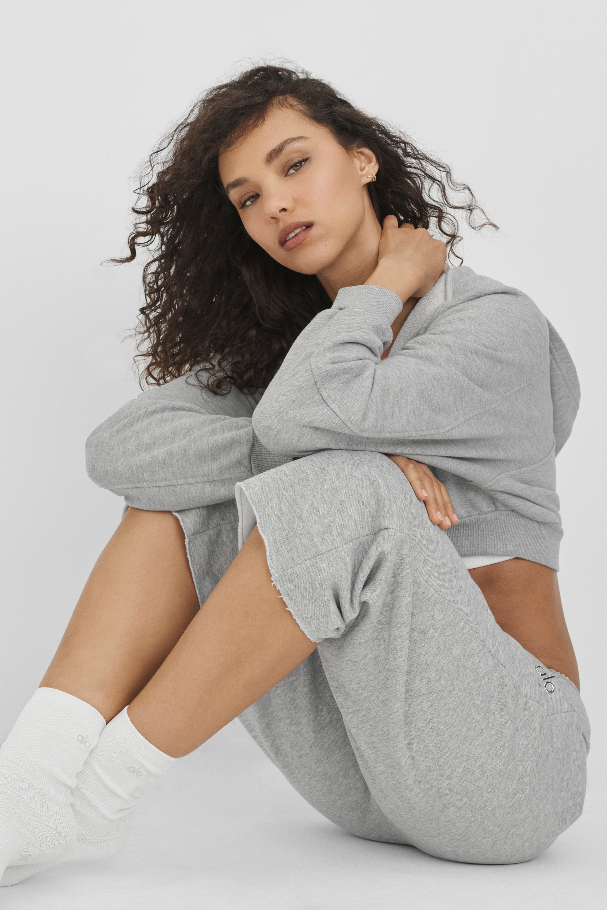 Alo Yoga Accolade Cutoff Sweatpant - Athletic Heather Grey