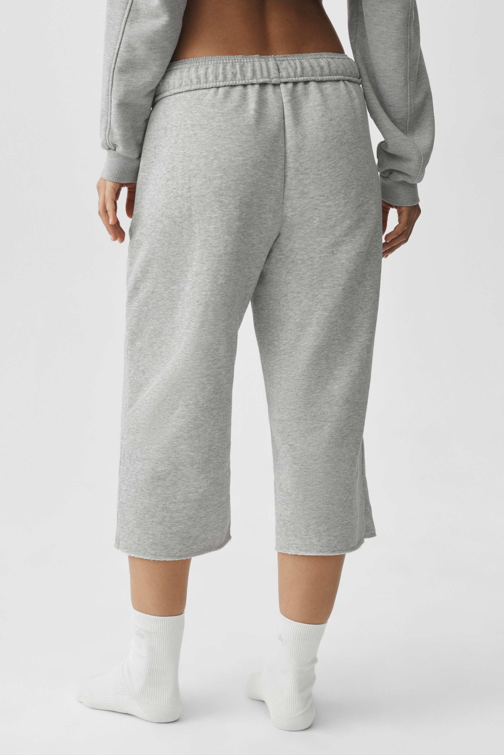 Alo Yoga Accolade Cutoff Sweatpant - Athletic Heather Grey